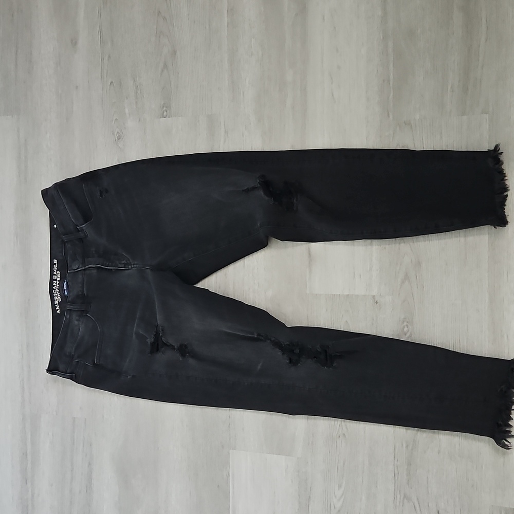 Distressed Raw Hem American Eagle Super Low Jeggings.